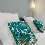 Maison Cosy L Atypique Hyper Centre Bureau Confortable Wifi Et Netflix Apartment Mayenne